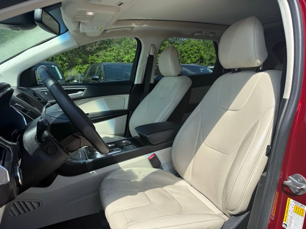 Used 2019 Ford Edge Titanium w/ Equipment Group 301A FWD image 9