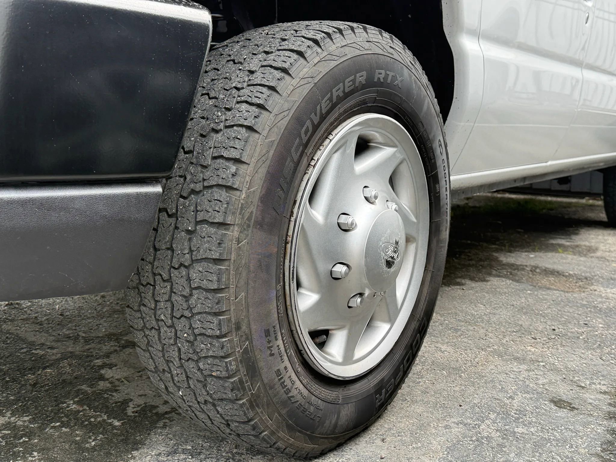 Used 2011 Ford E-150 and Econoline 150 w/ Commercial Cargo Van Pkg RWD image 43