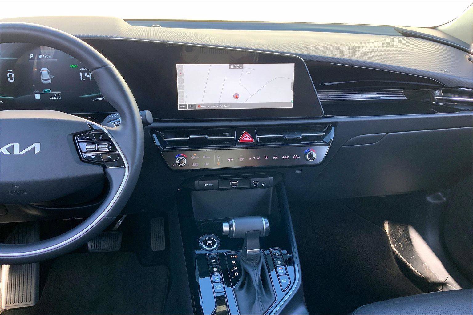 Used 2023 Kia Niro SX image 6