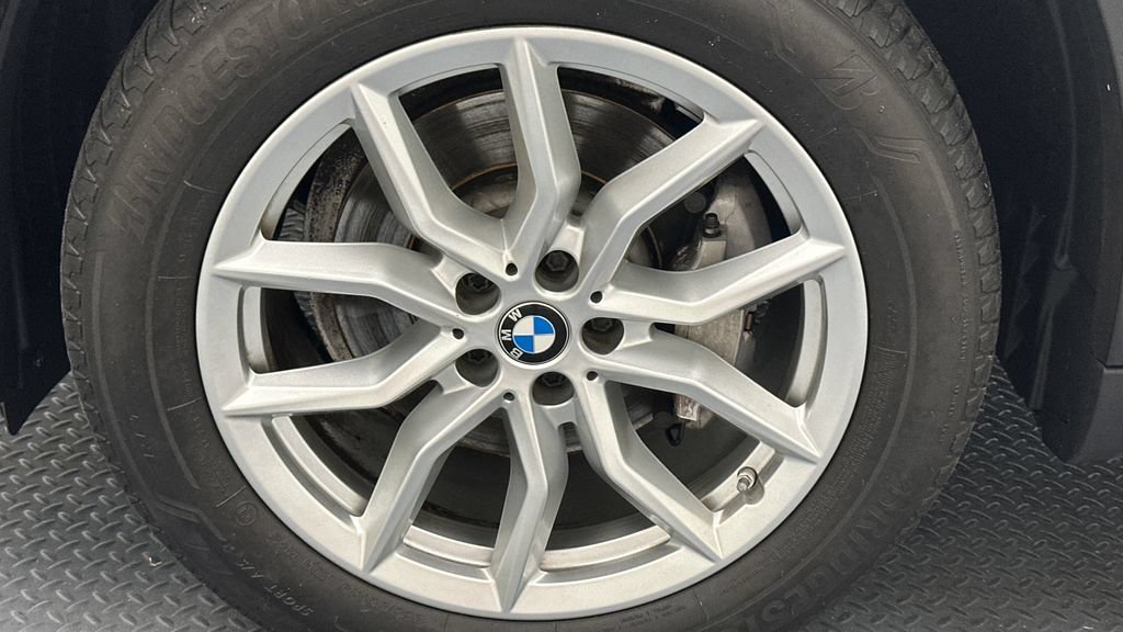 Used 2022 BMW X5 xDrive40i w/ Premium Package AWD/4WD image 21