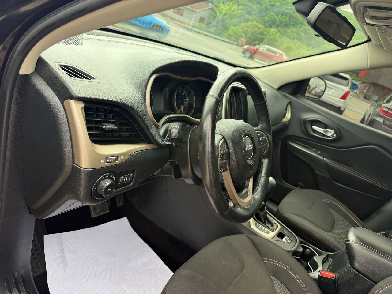 Used 2016 Jeep Cherokee 75th Anniversary AWD/4WD image 22