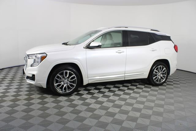 Used 2023 GMC Terrain Denali w/ Denali Premium Package image 2