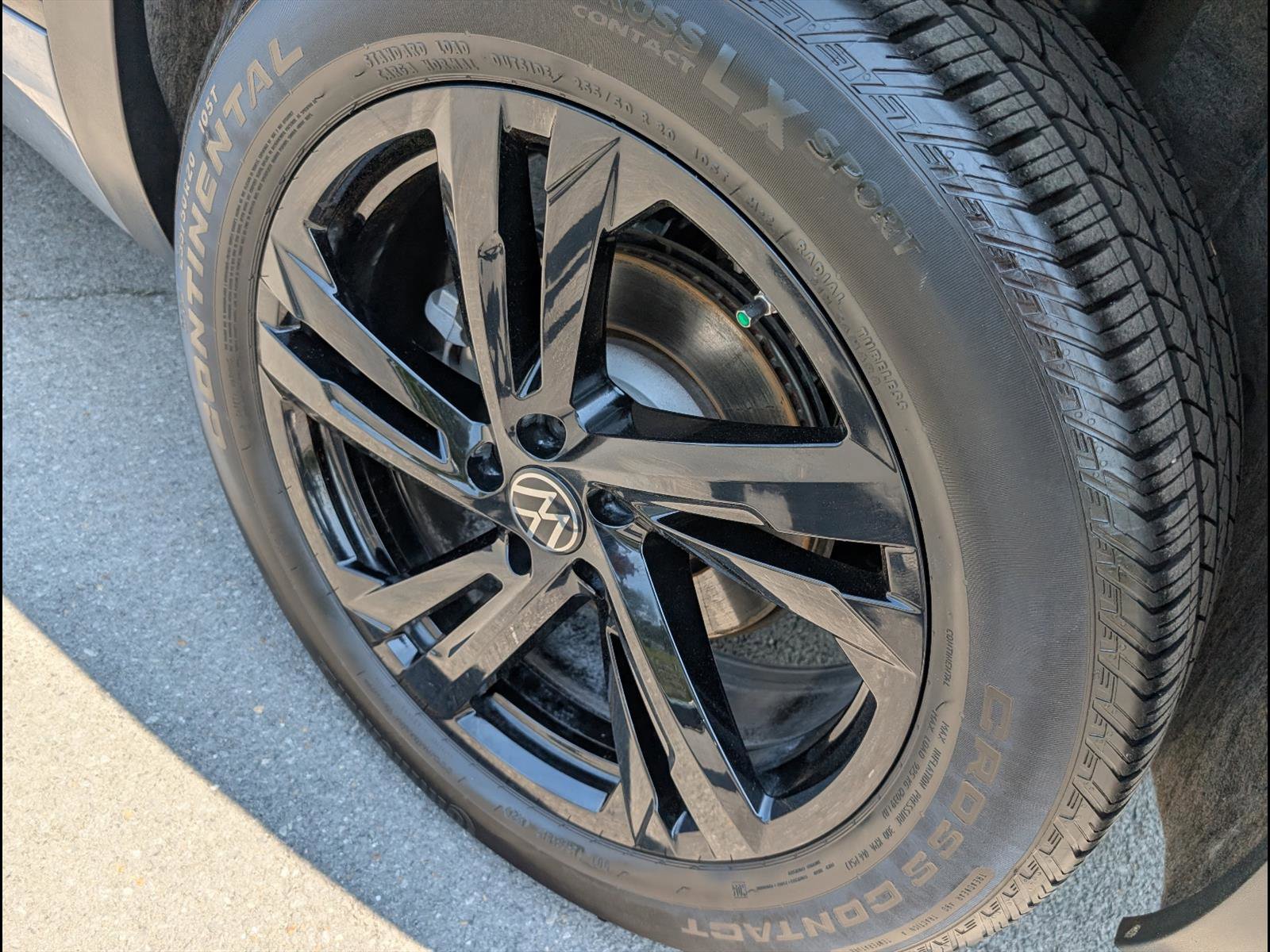 Used 2025 Volkswagen Atlas Cross Sport SEL R-Line AWD/4WD image 21