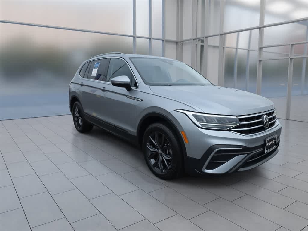 Used 2023 Volkswagen Tiguan SE w/ Panoramic Sunroof Package AWD/4WD image 3