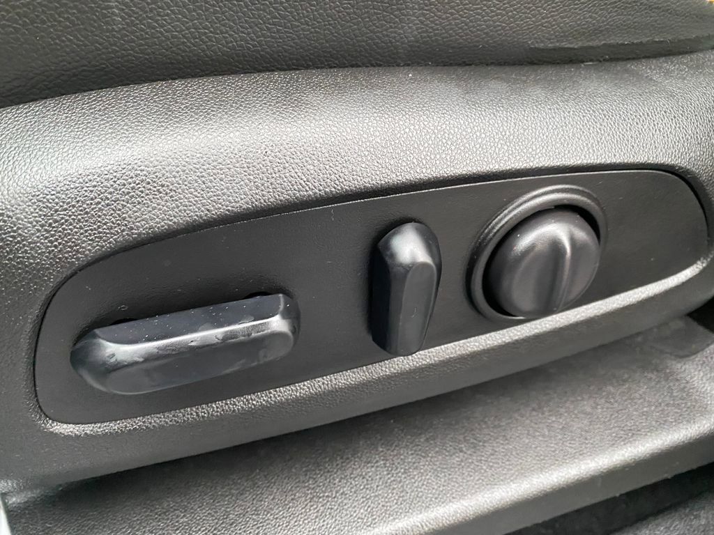 Used 2019 Chevrolet Equinox Premier image 12