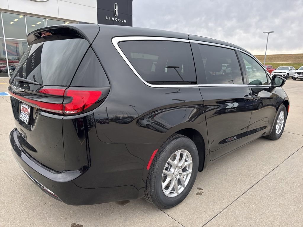 New 2026 Chrysler Pacifica Select image 32