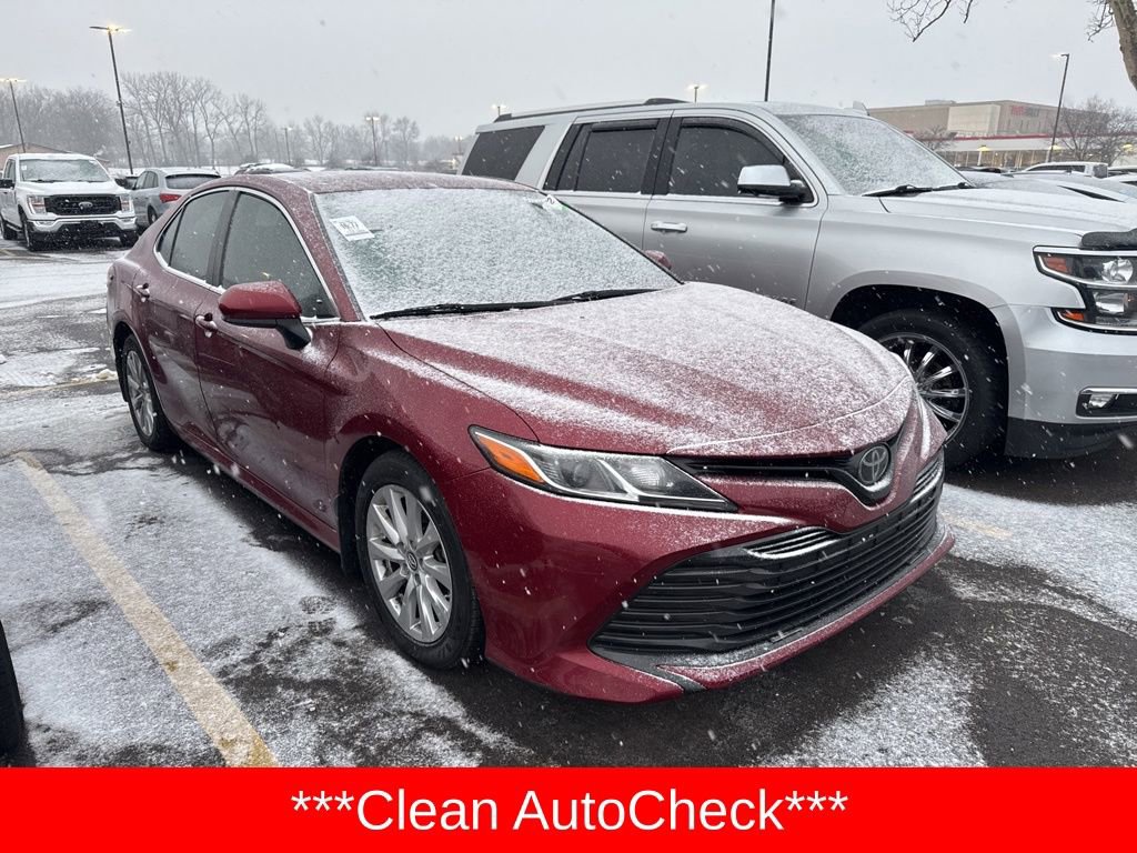 Used 2019 Toyota Camry LE image 2