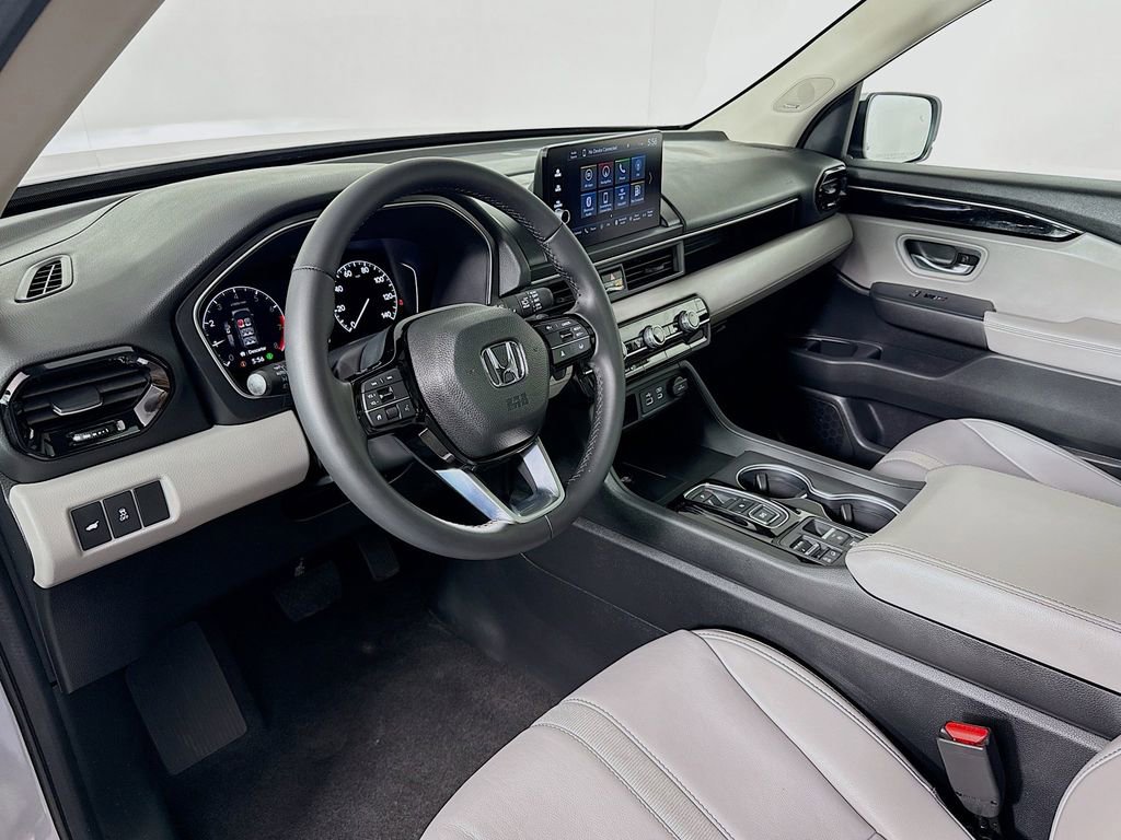 Certified 2025 Honda Pilot Touring image 32
