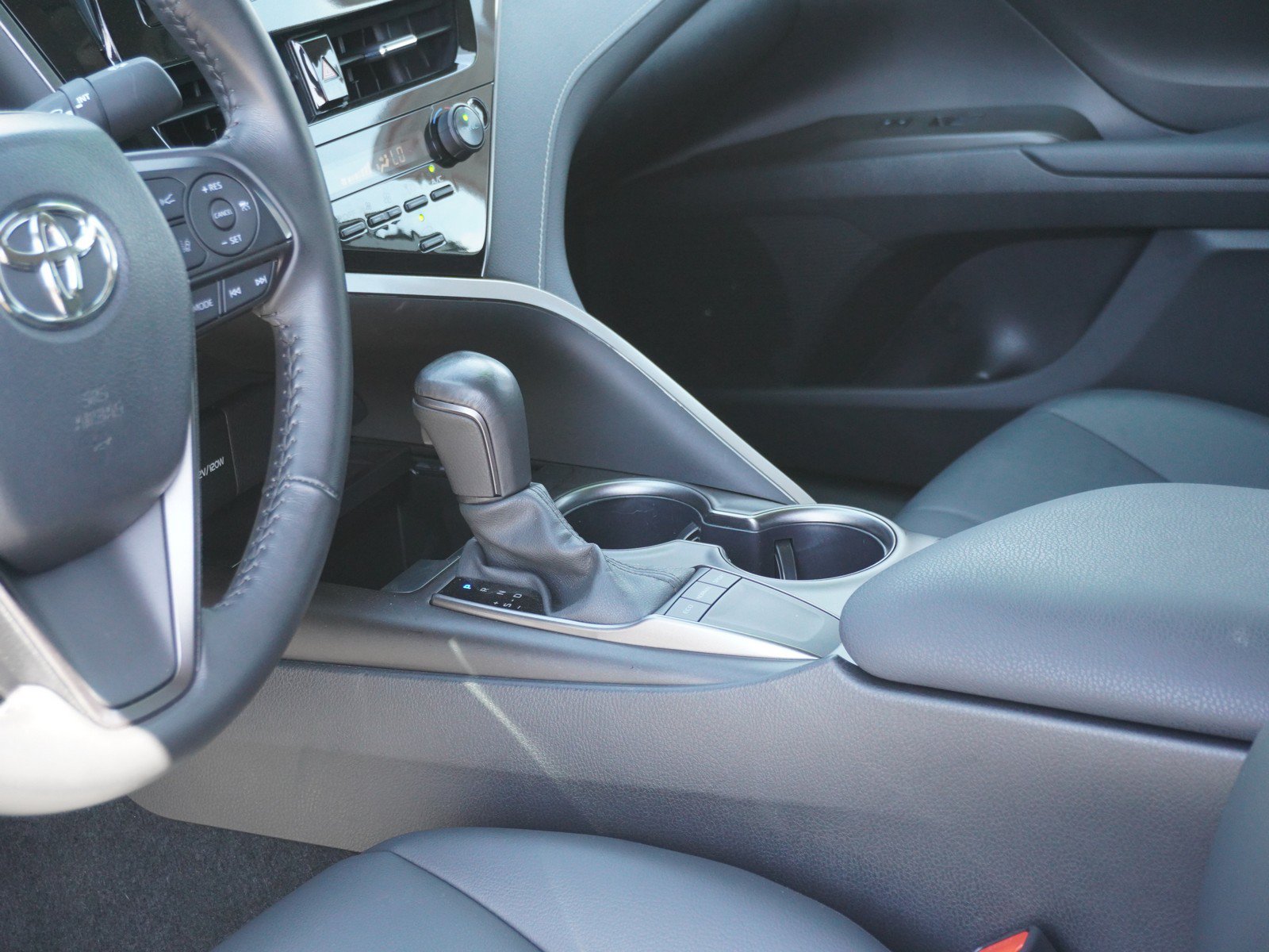 Used 2024 Toyota Camry SE FWD image 18
