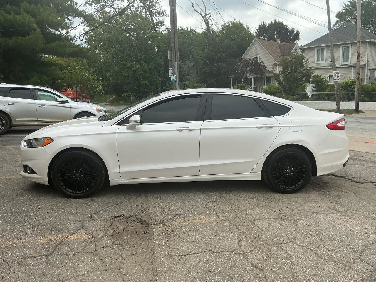 Used 2016 Ford Fusion SE w/ Equipment Group 202A FWD image 6