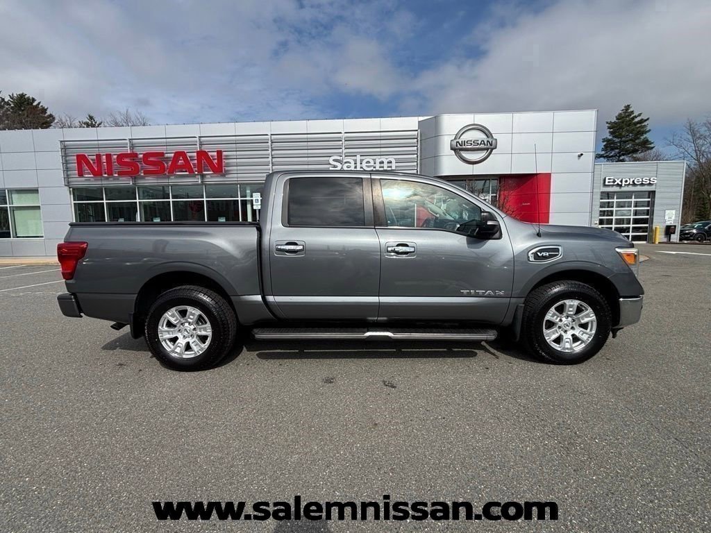 Used 2017 Nissan Titan SV image 16