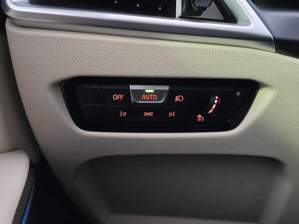 New 2025 BMW 330i xDrive Sedan w/ Premium Package image 25