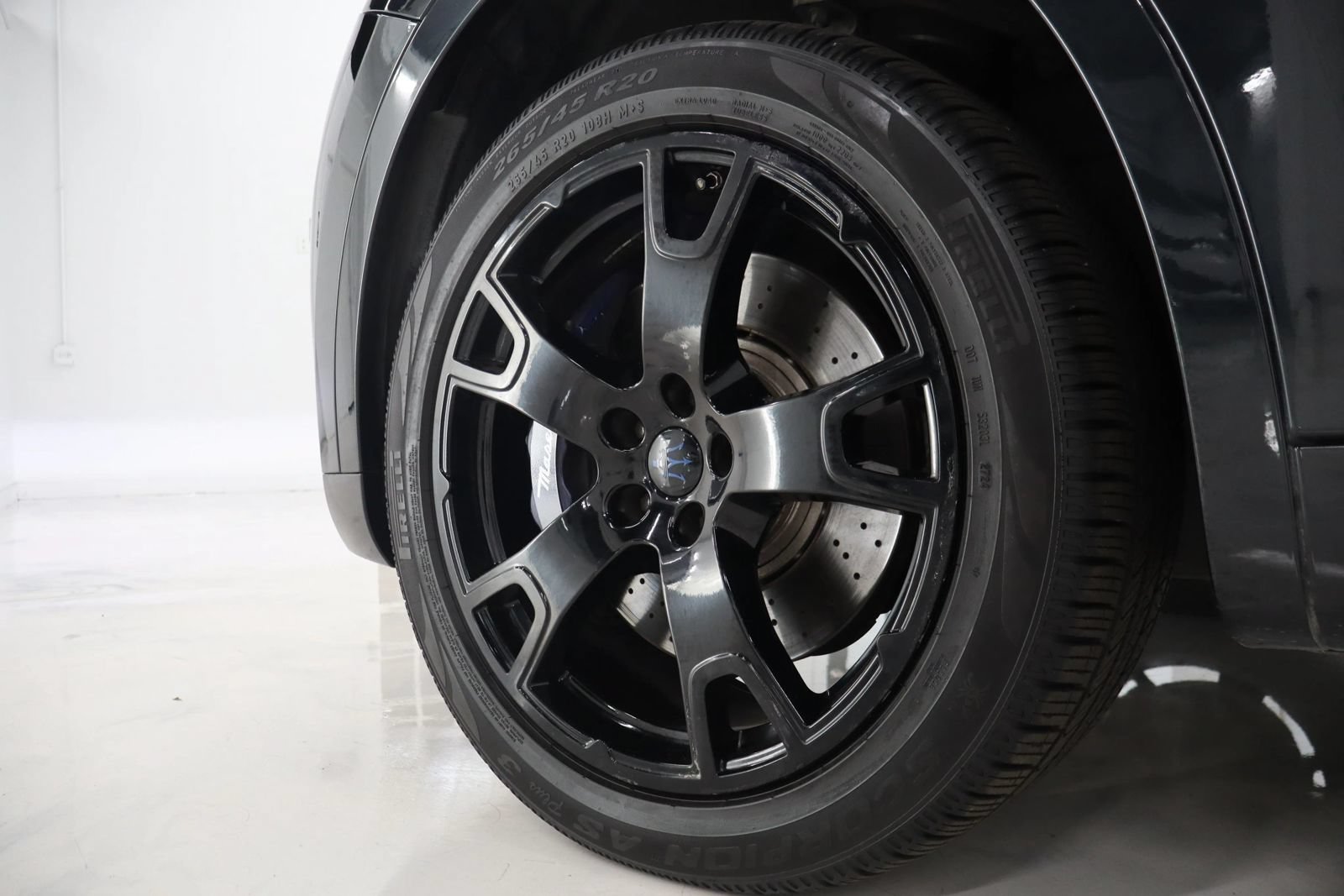 Used 2017 Maserati Levante S AWD/4WD image 5