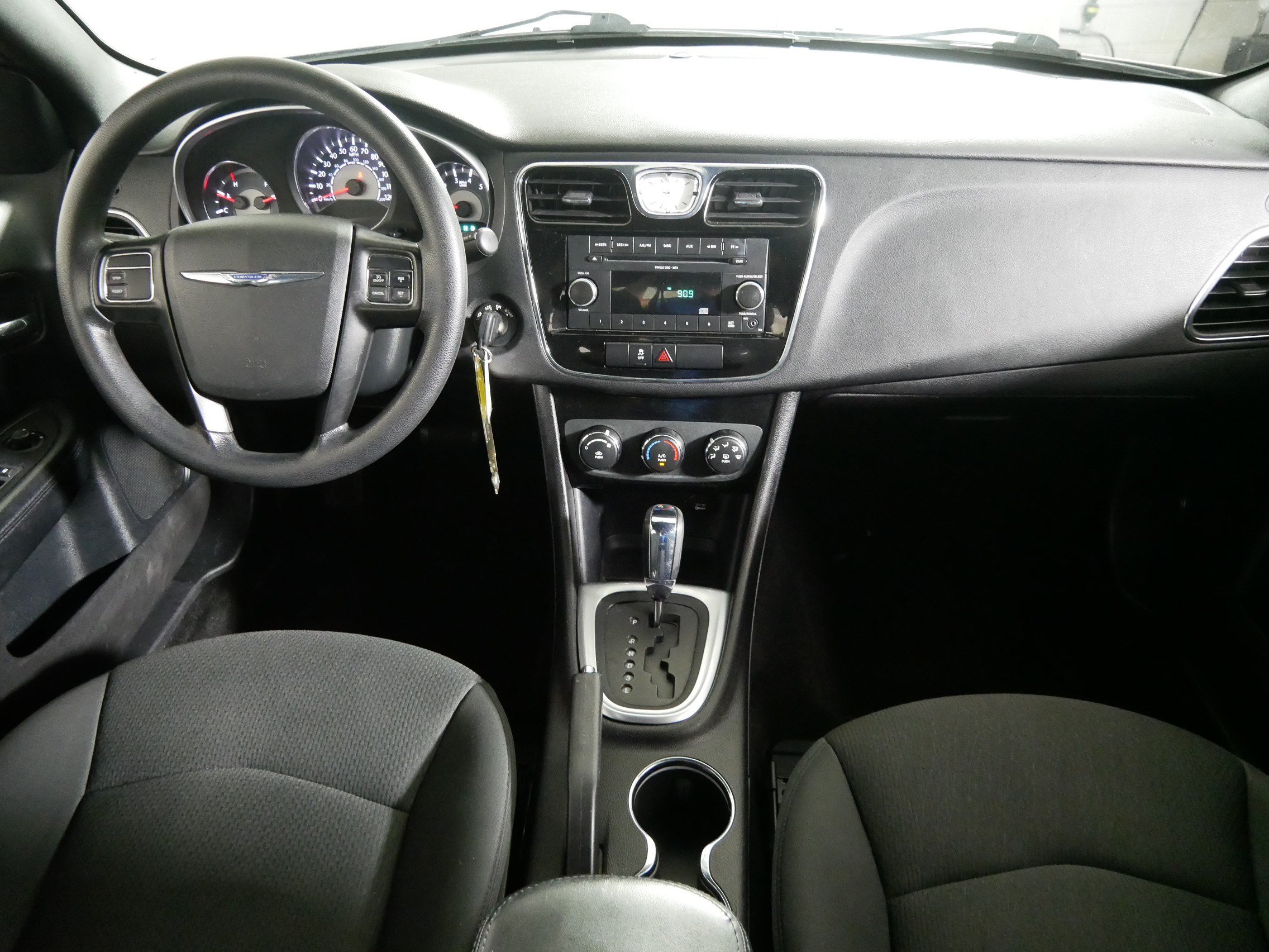 Used 2011 Chrysler 200 LX FWD image 10