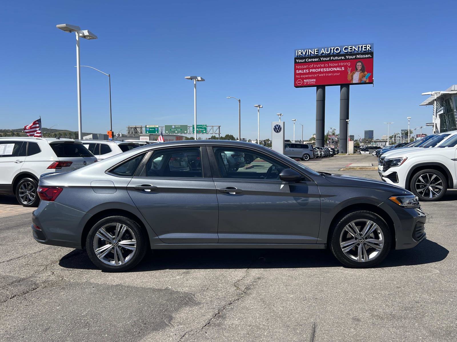 Certified 2022 Volkswagen Jetta SE image 24