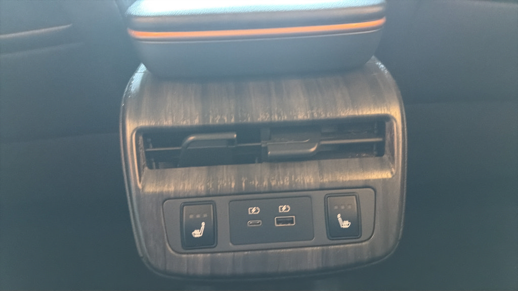 Certified 2023 Nissan Ariya AWD image 20