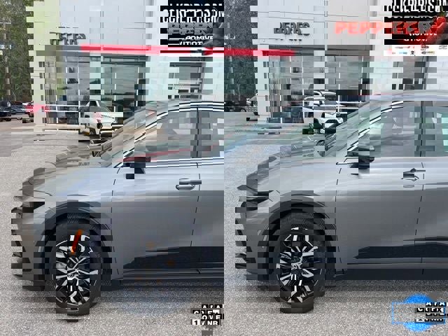 Used 2023 Toyota Crown Limited image 2