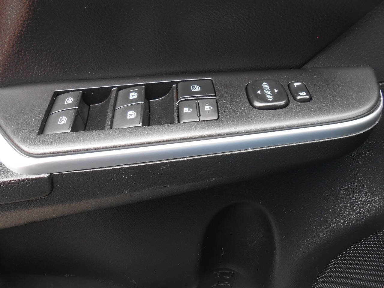 Used 2017 Toyota Camry LE FWD image 17