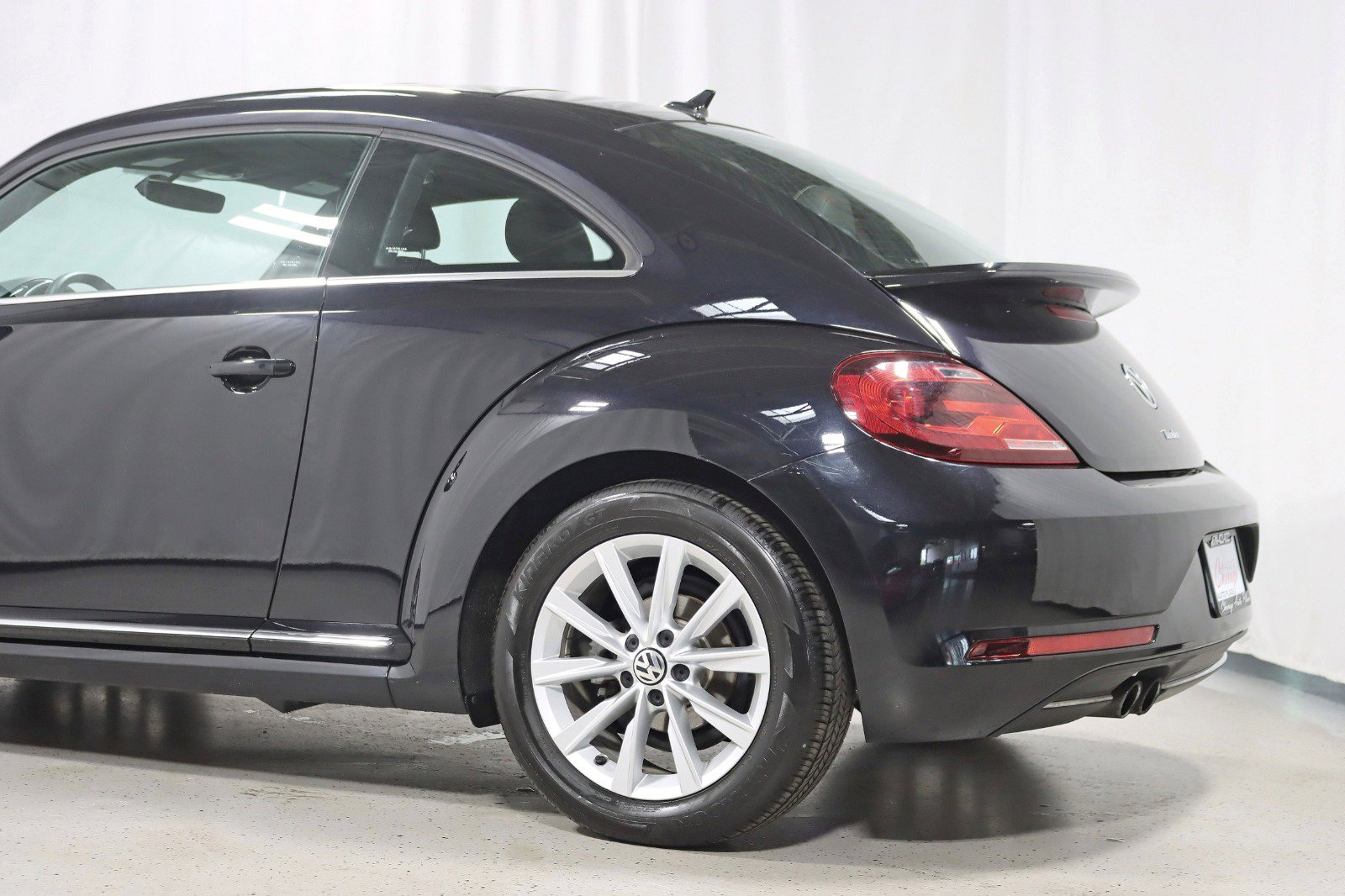 Used 2018 Volkswagen Beetle 2.0T SE FWD image 10