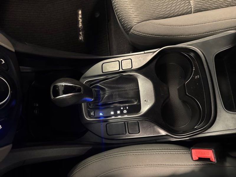 Used 2017 Hyundai Santa Fe Sport image 17