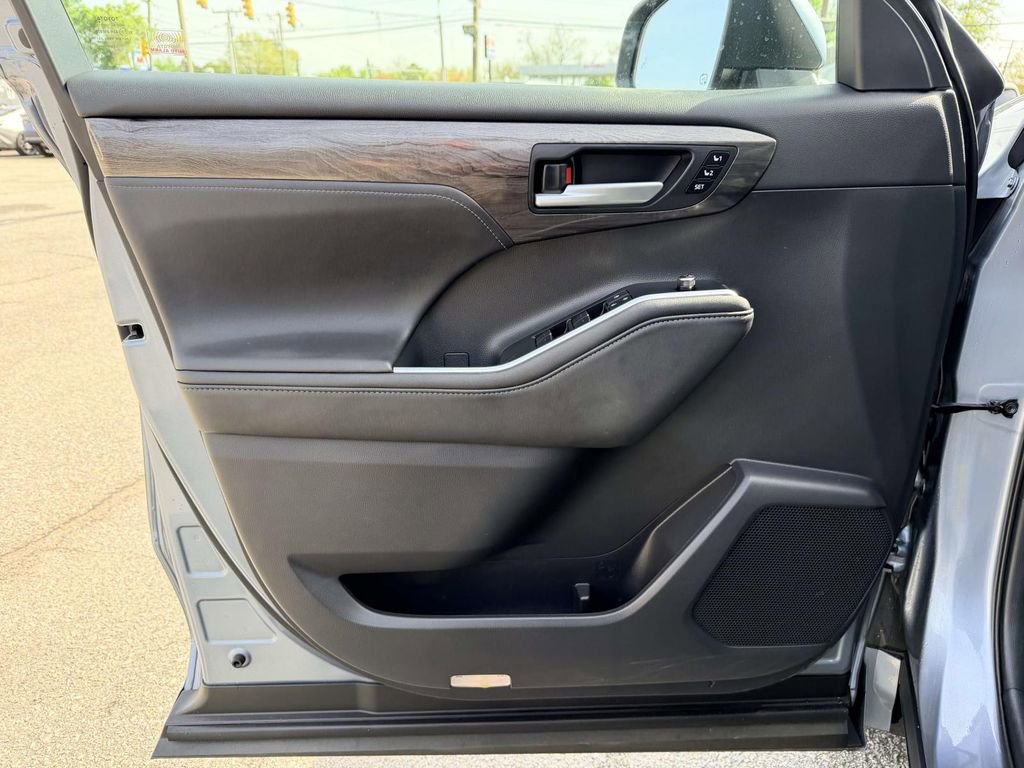 Certified 2020 Toyota Highlander Limited image 17