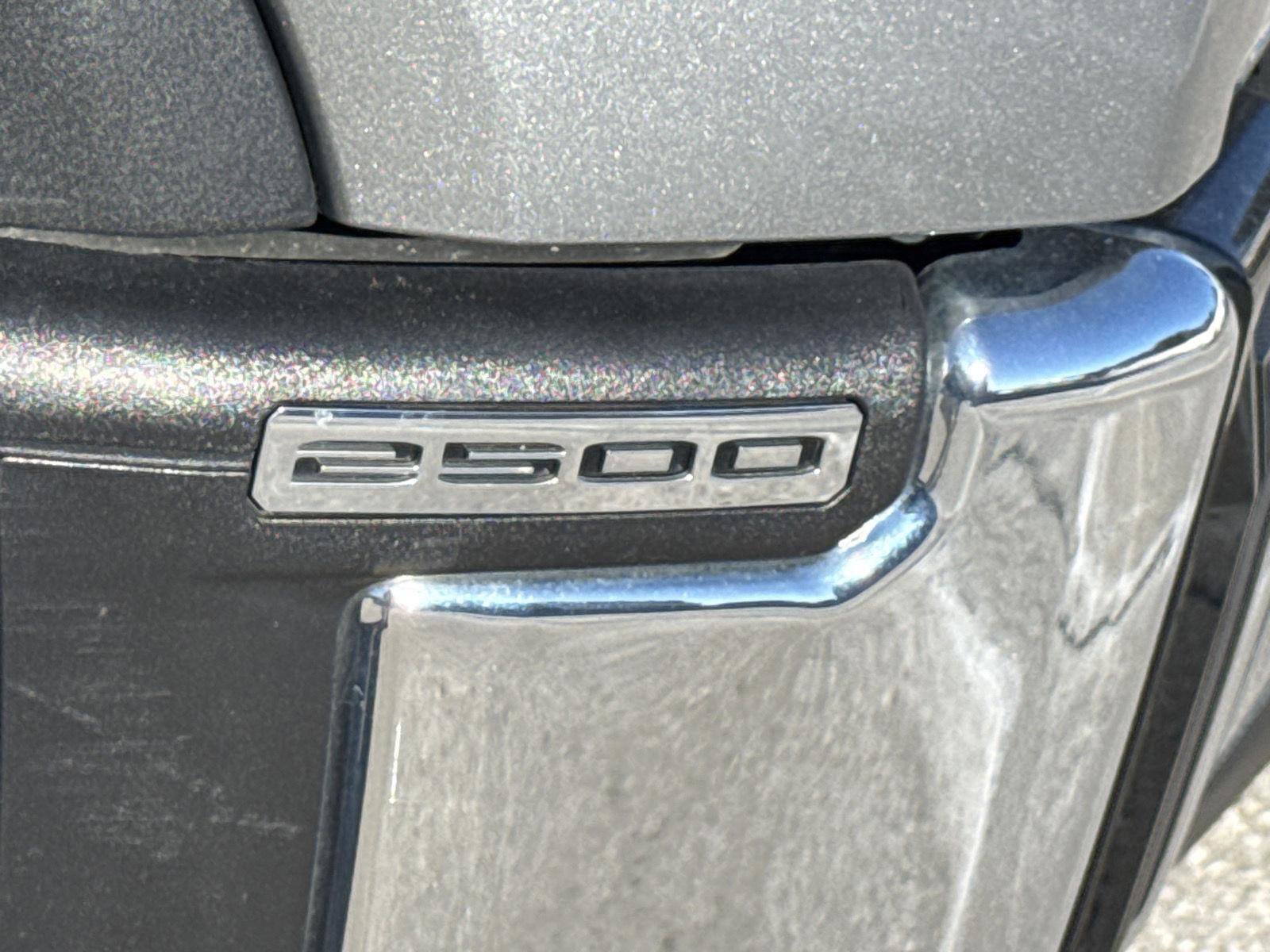 Used 2024 GMC Sierra 2500 SLE w/ SLE Value Package; image 5