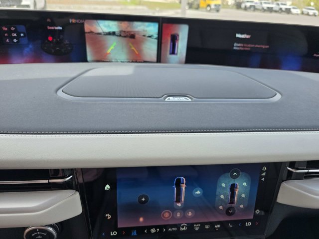 New 2026 Lincoln Navigator L Premier AWD/4WD image 13