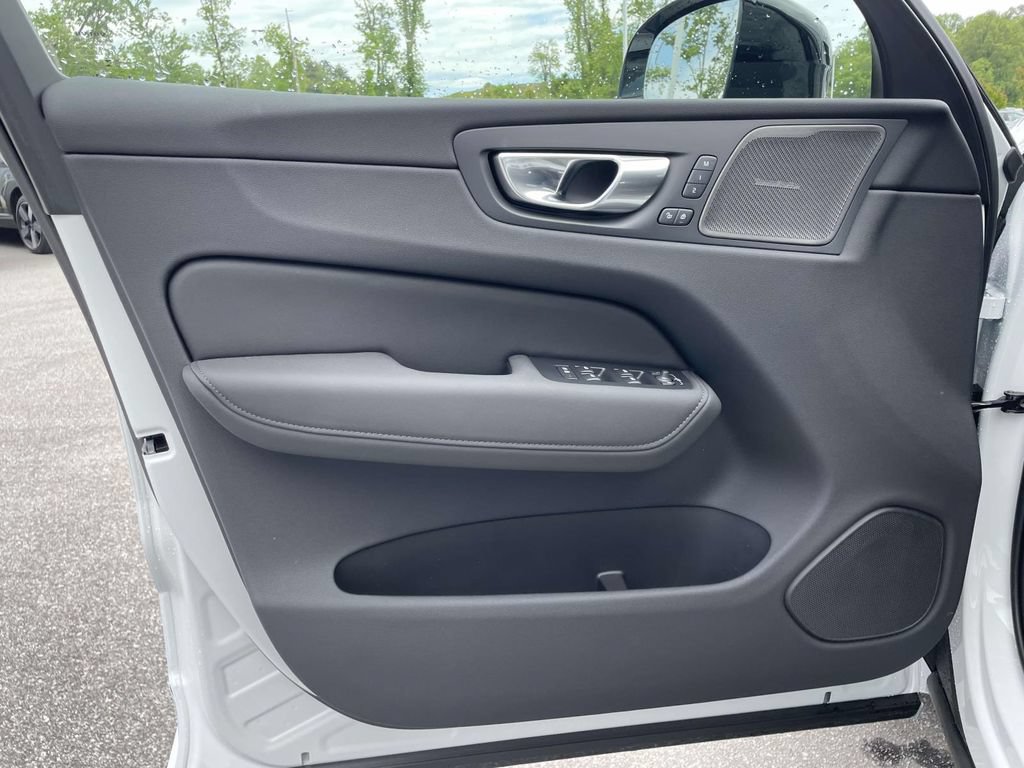 New 2026 Volvo XC60 B5 Plus w/ Protection Package Premier AWD/4WD image 5