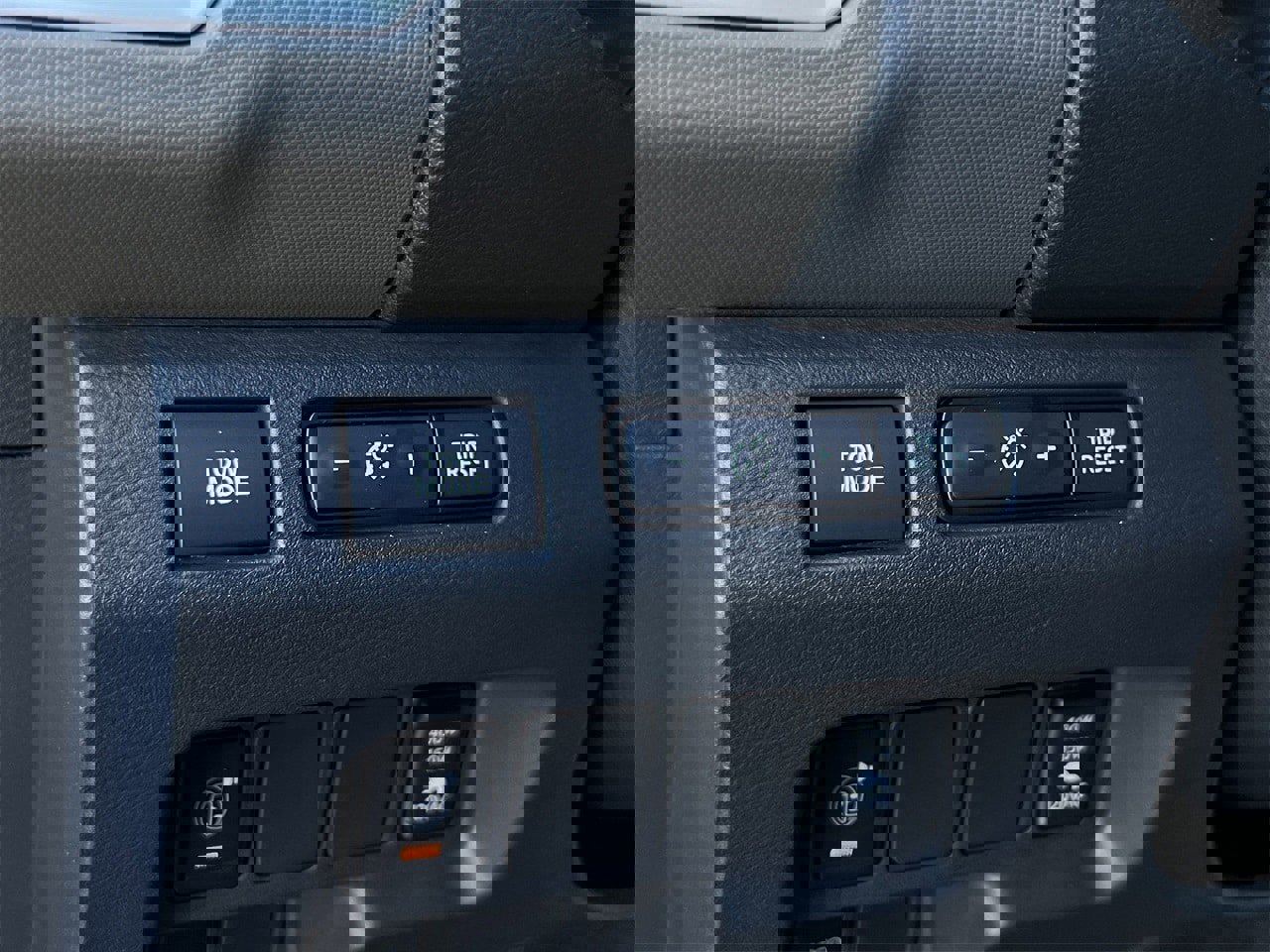 Used 2023 Nissan Frontier SV w/ SV Convenience Package image 16