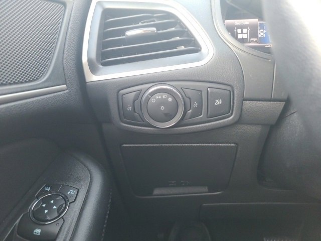 Used 2024 Ford Edge SEL image 25