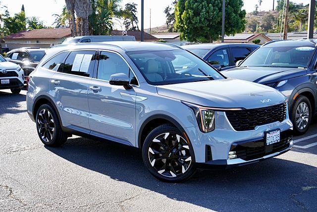 Used 2025 Kia Sorento EX w/ Panoramic Sunroof Package FWD image 3