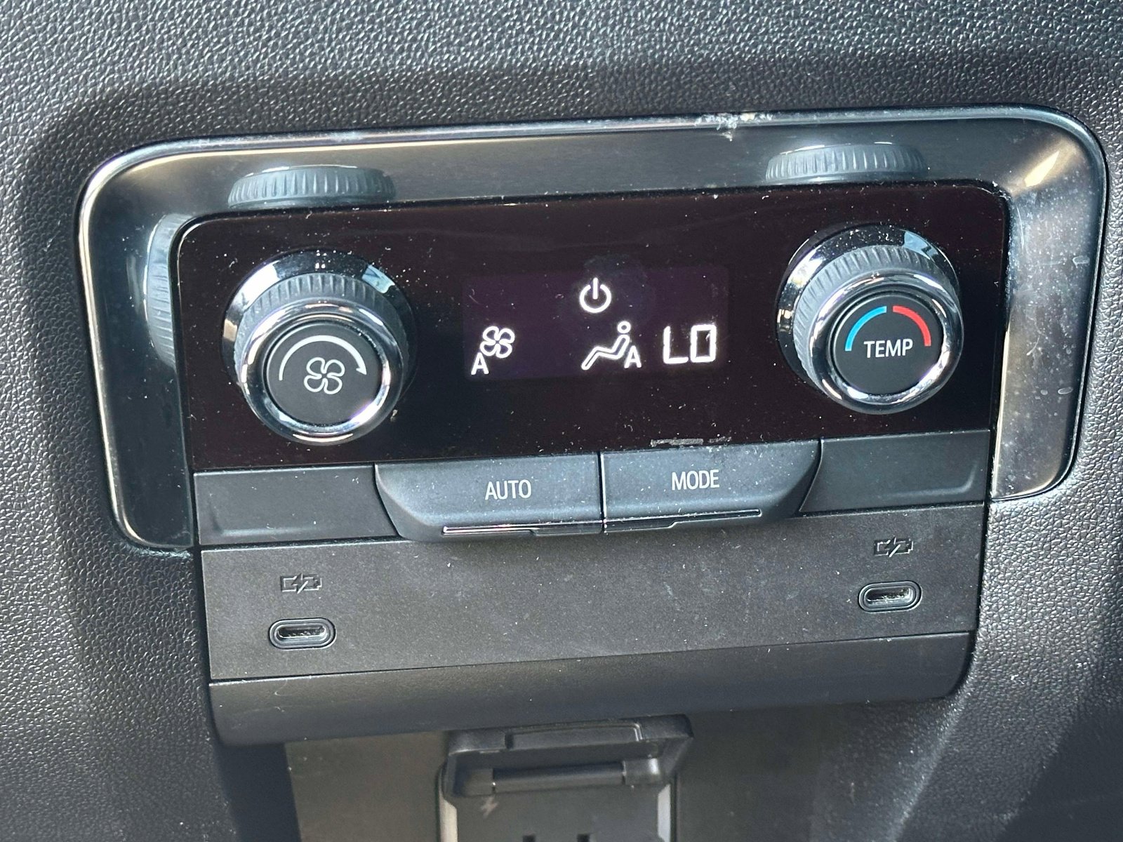 Used 2025 Chevrolet Tahoe LT AWD/4WD image 13
