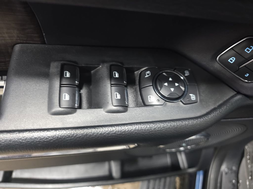 Used 2021 Ford Expedition Limited image 29