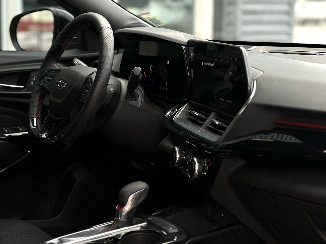 Used 2025 Chevrolet Trax RS w/ Driver Confidence Package image 9