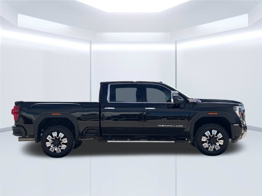 Used 2026 GMC Sierra 3500 Denali w/ Technology Package AWD/4WD image 9