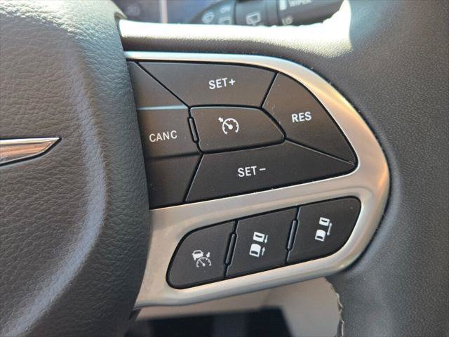 Certified 2023 Chrysler Pacifica Touring-L FWD image 26