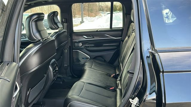 Used 2023 Jeep Grand Cherokee Overland w/ Advanced Protech Group III image 24