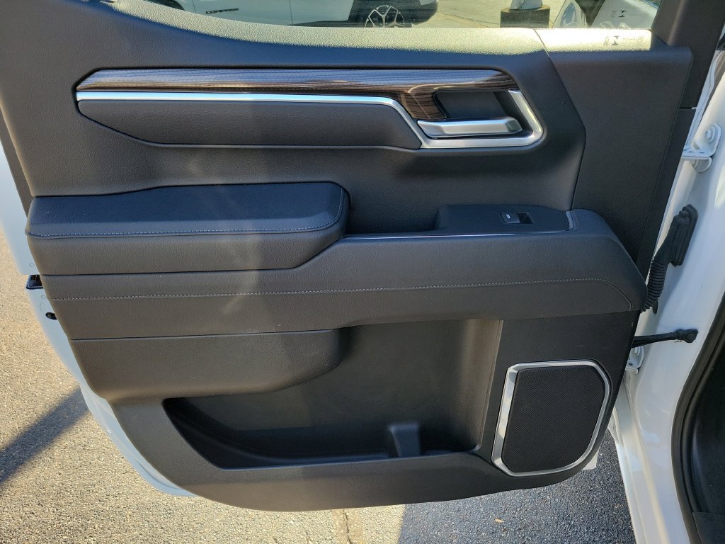 Used 2025 Chevrolet Silverado 1500 LT AWD/4WD image 19