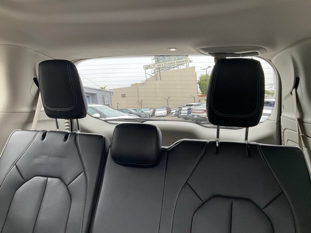 Used 2023 Chrysler Pacifica Limited FWD image 36