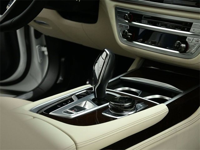 Used 2017 BMW 750i image 39