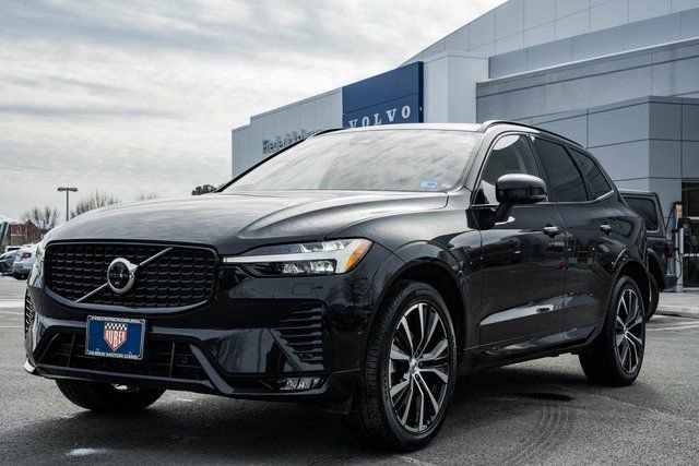 Used 2023 Volvo XC60 B5 Plus w/ Climate Package image 3