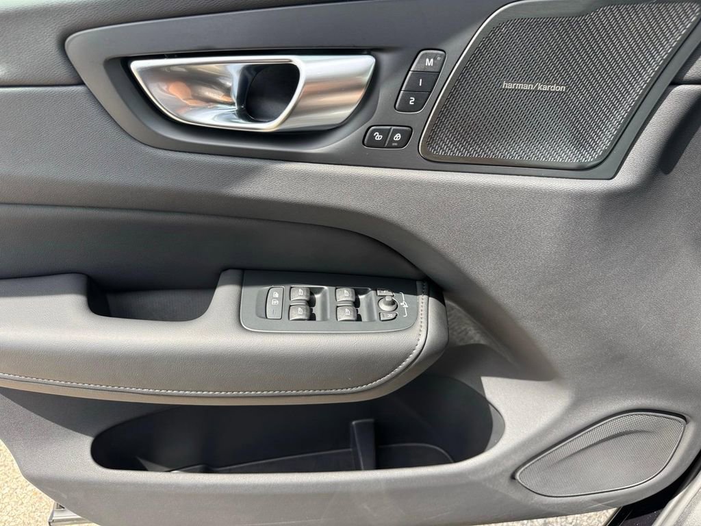 Certified 2025 Volvo XC60 T8 Plus AWD/4WD image 16