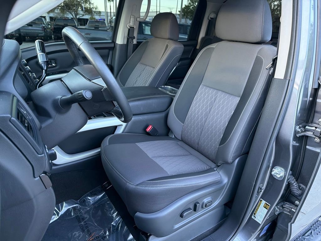 Used 2024 Nissan Titan SV w/ SV Convenience Package image 57