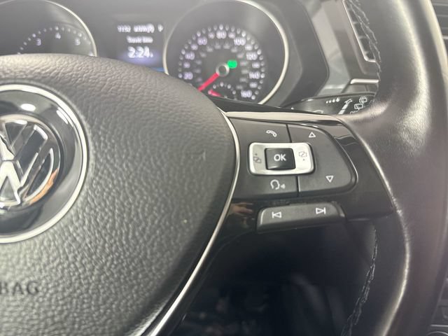 Used 2018 Volkswagen Tiguan SEL AWD/4WD image 13