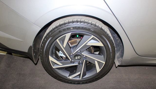 Used 2024 Hyundai Elantra SEL w/ Convenience Package image 18