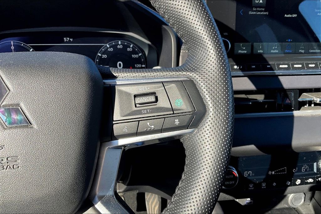 Used 2024 Mitsubishi Outlander SE image 18