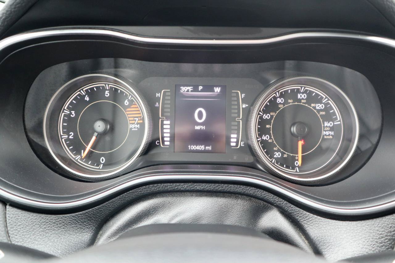 Used 2019 Jeep Cherokee Latitude Plus w/ Cold Weather Group AWD/4WD image 23