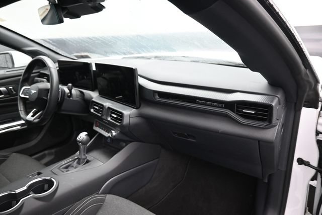 Used 2025 Ford Mustang GT RWD image 8