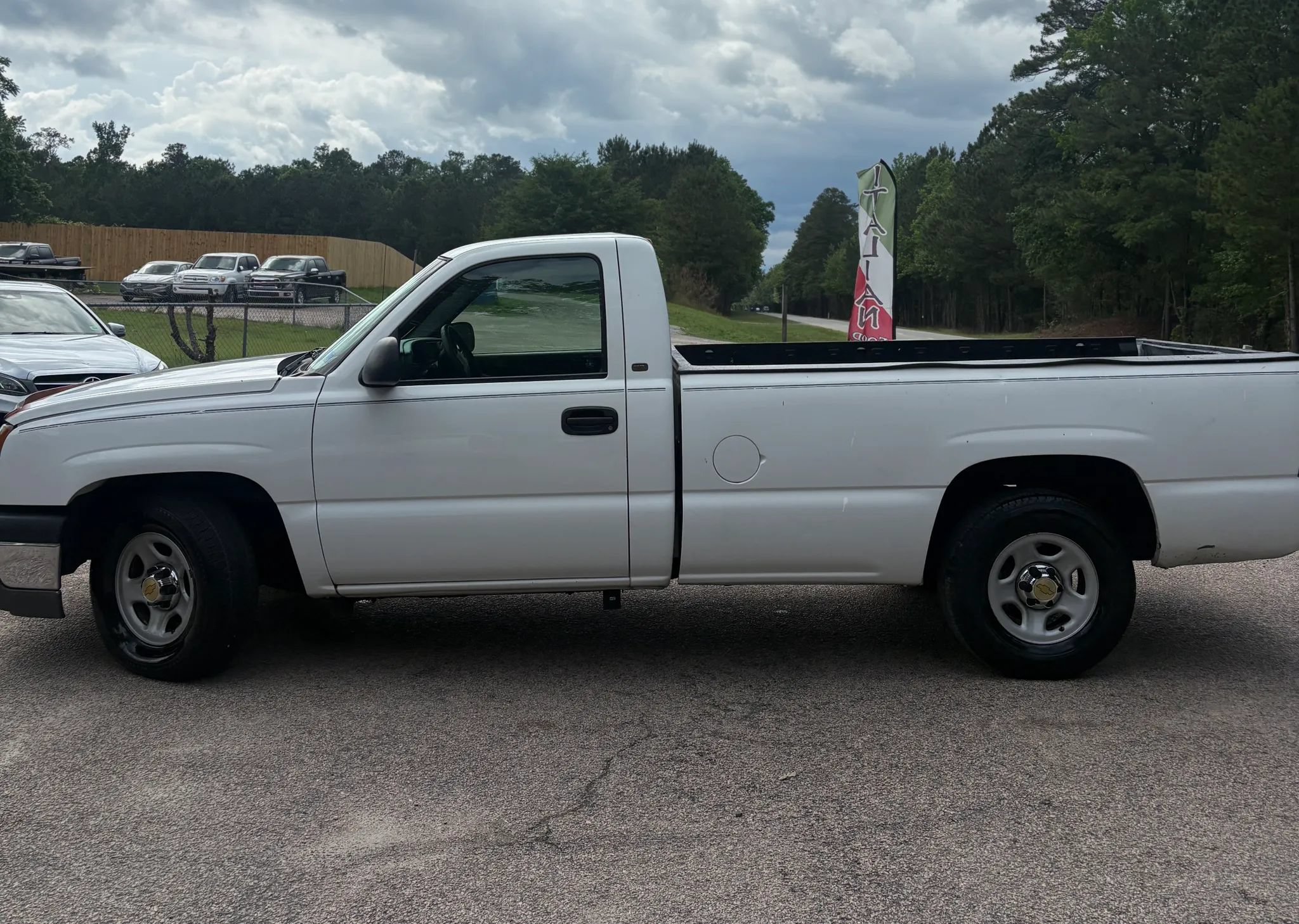 Used 2003 Chevrolet Silverado 1500 W/T RWD image 3