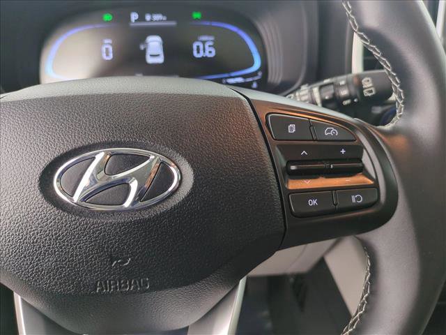 Certified 2025 Hyundai Venue SEL FWD image 21